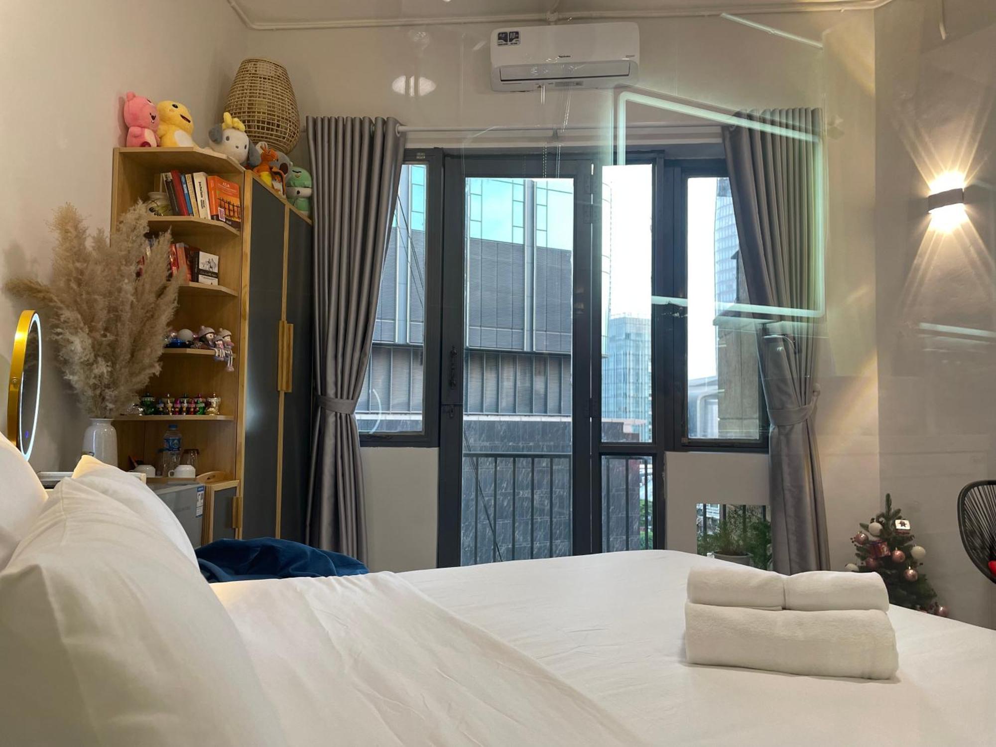 6Even Hotel - Have A Staycation In The Cafe Apartments Building Хошимин Экстерьер фото