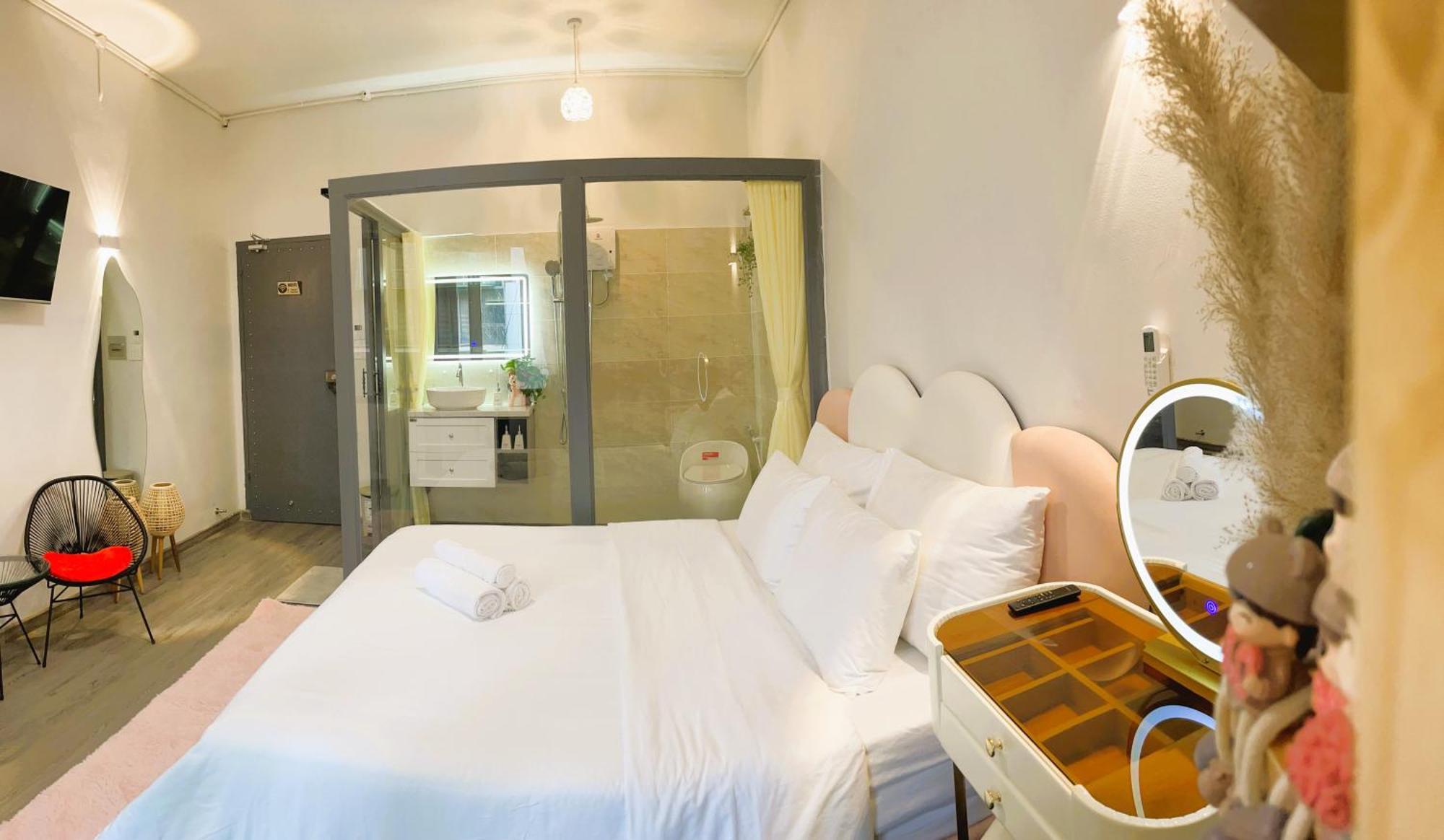 6Even Hotel - Have A Staycation In The Cafe Apartments Building Хошимин Экстерьер фото