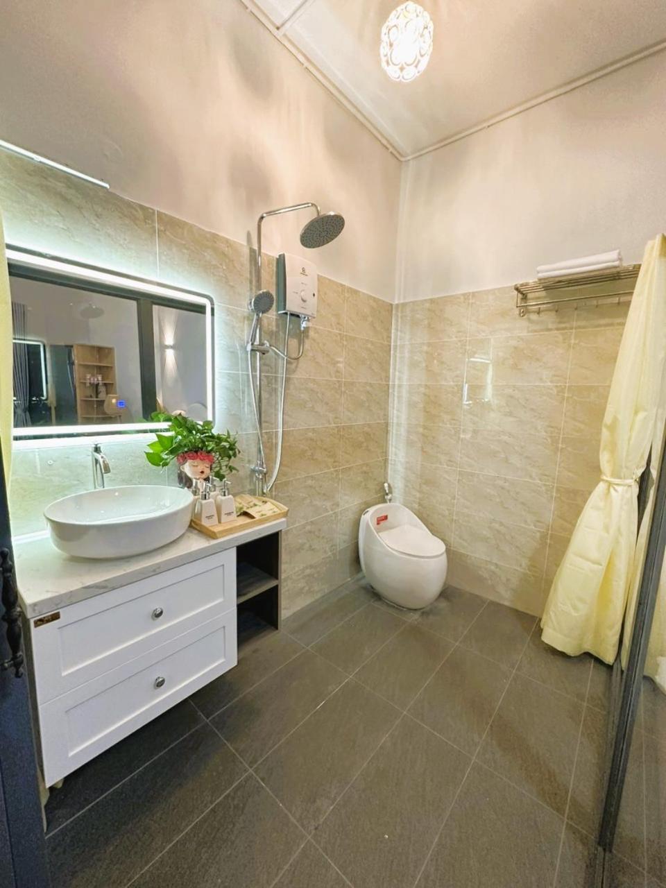 6Even Hotel - Have A Staycation In The Cafe Apartments Building Хошимин Экстерьер фото