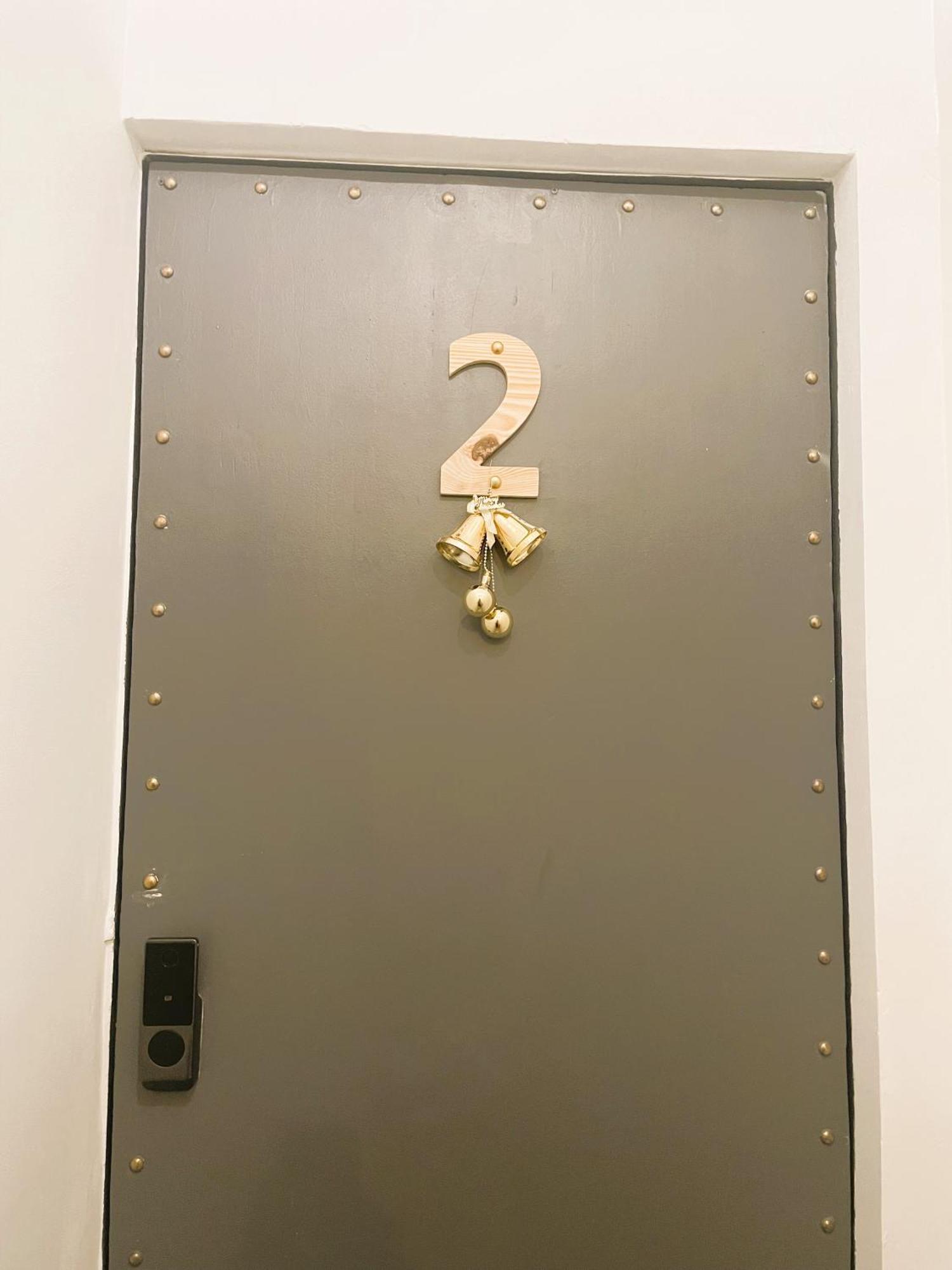 6Even Hotel - Have A Staycation In The Cafe Apartments Building Хошимин Экстерьер фото