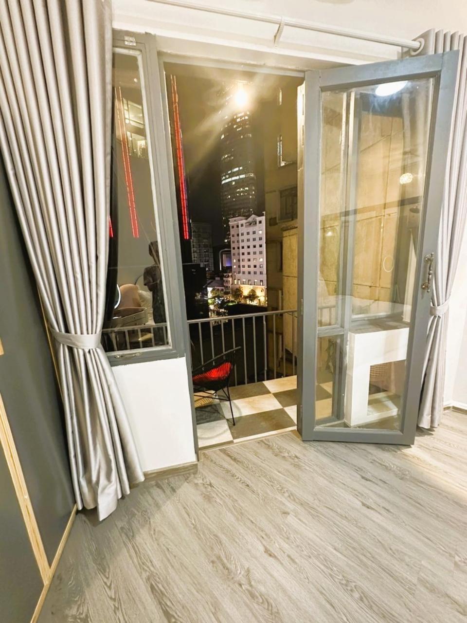 6Even Hotel - Have A Staycation In The Cafe Apartments Building Хошимин Экстерьер фото