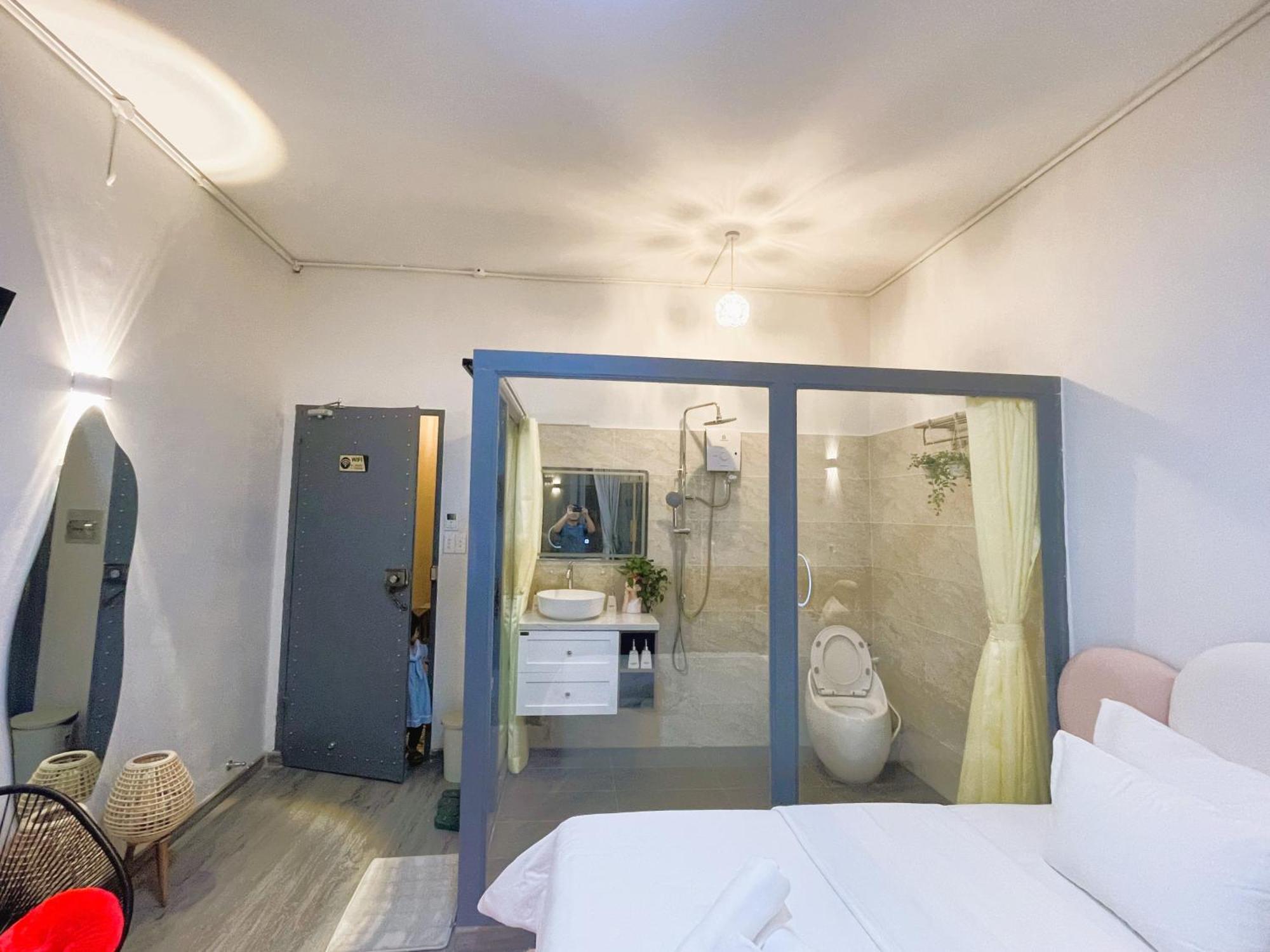 6Even Hotel - Have A Staycation In The Cafe Apartments Building Хошимин Экстерьер фото