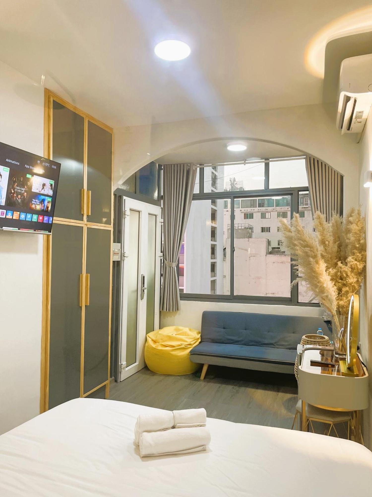 6Even Hotel - Have A Staycation In The Cafe Apartments Building Хошимин Экстерьер фото