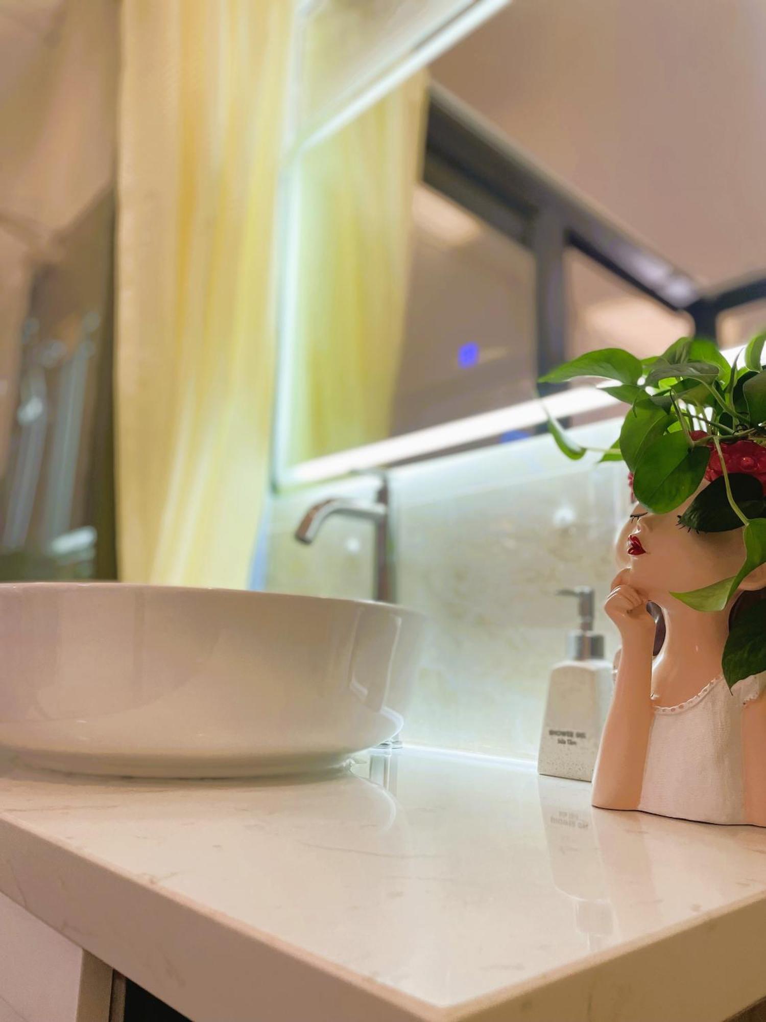 6Even Hotel - Have A Staycation In The Cafe Apartments Building Хошимин Экстерьер фото
