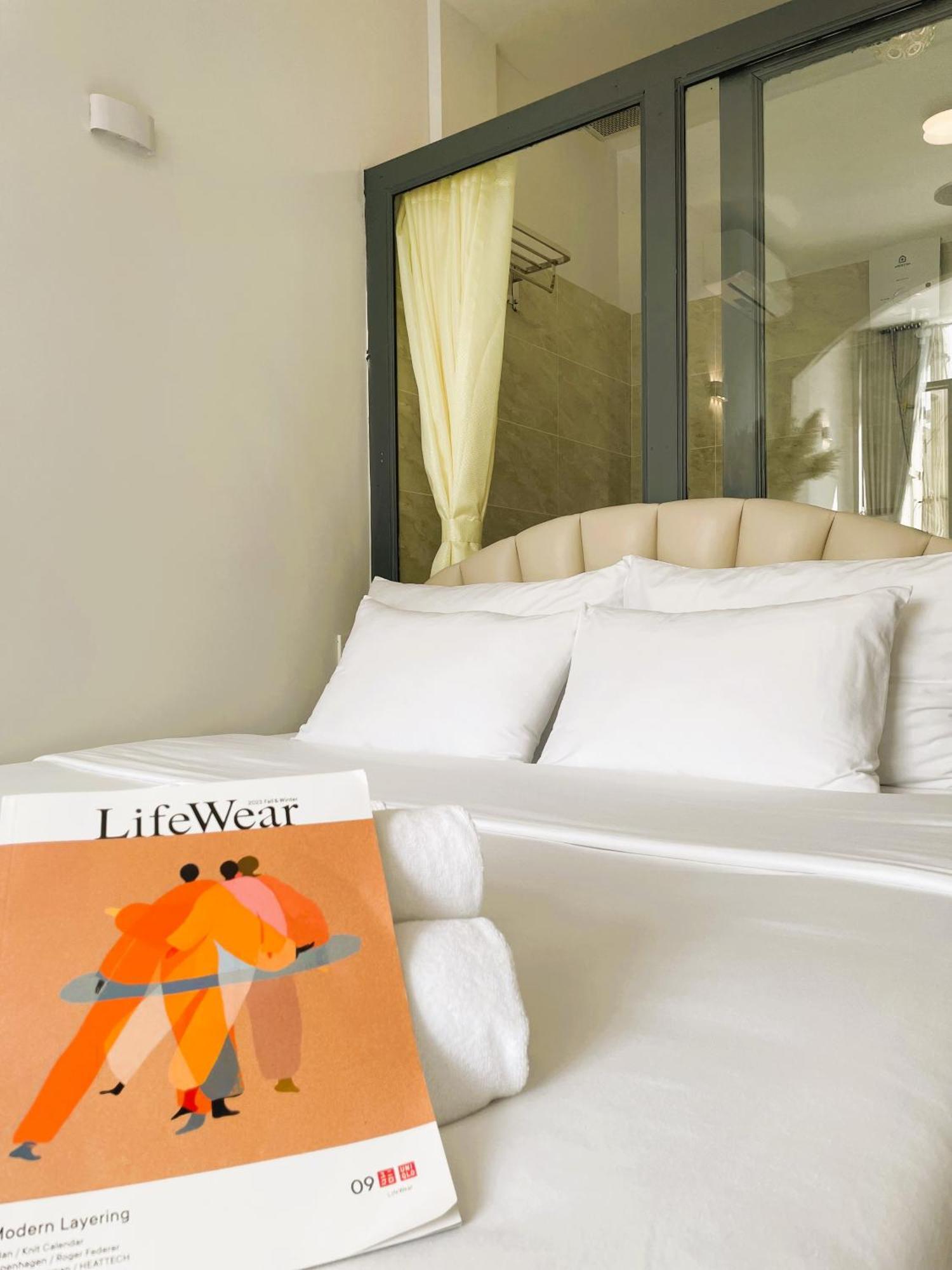 6Even Hotel - Have A Staycation In The Cafe Apartments Building Хошимин Экстерьер фото