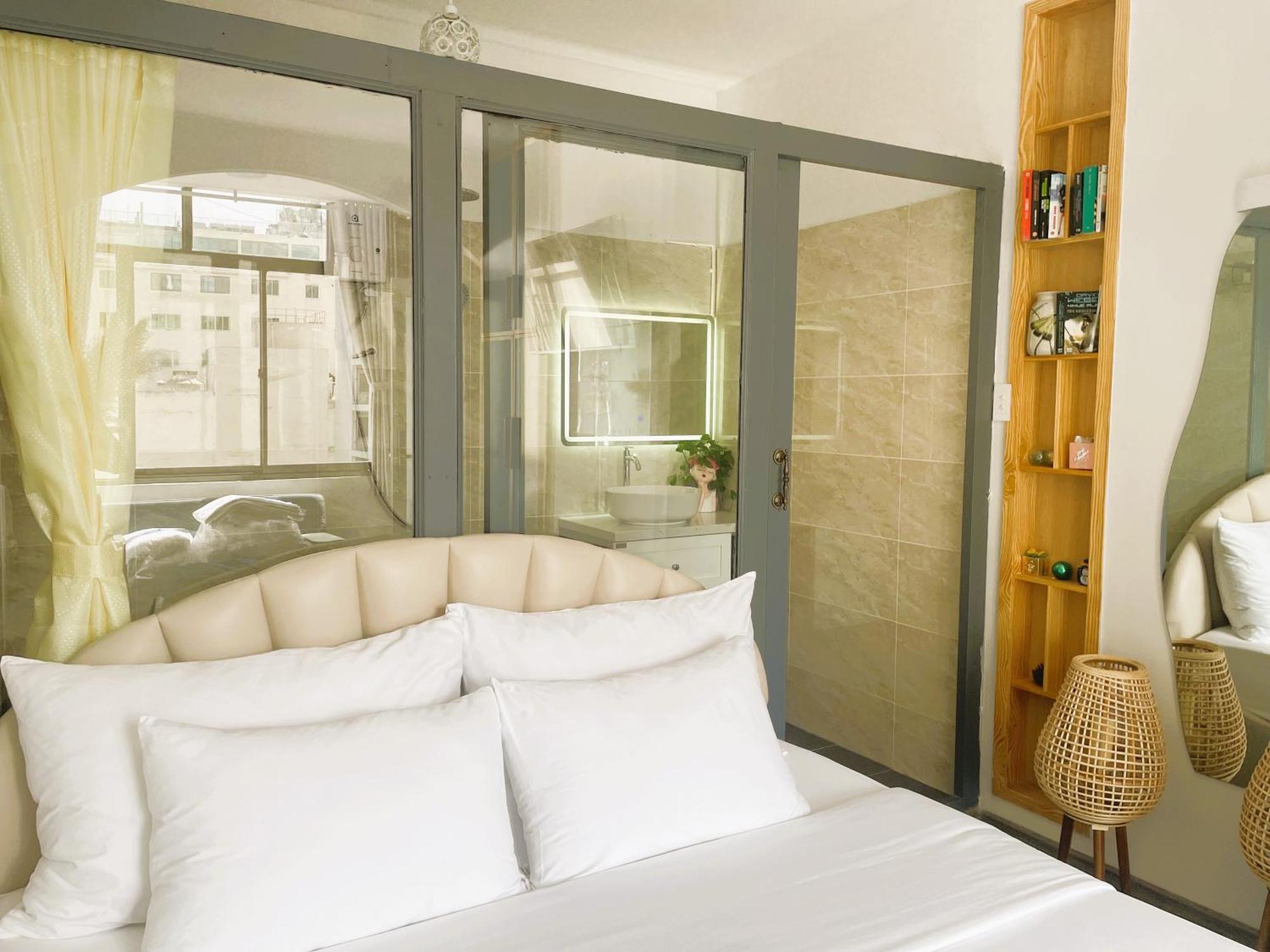 6Even Hotel - Have A Staycation In The Cafe Apartments Building Хошимин Экстерьер фото