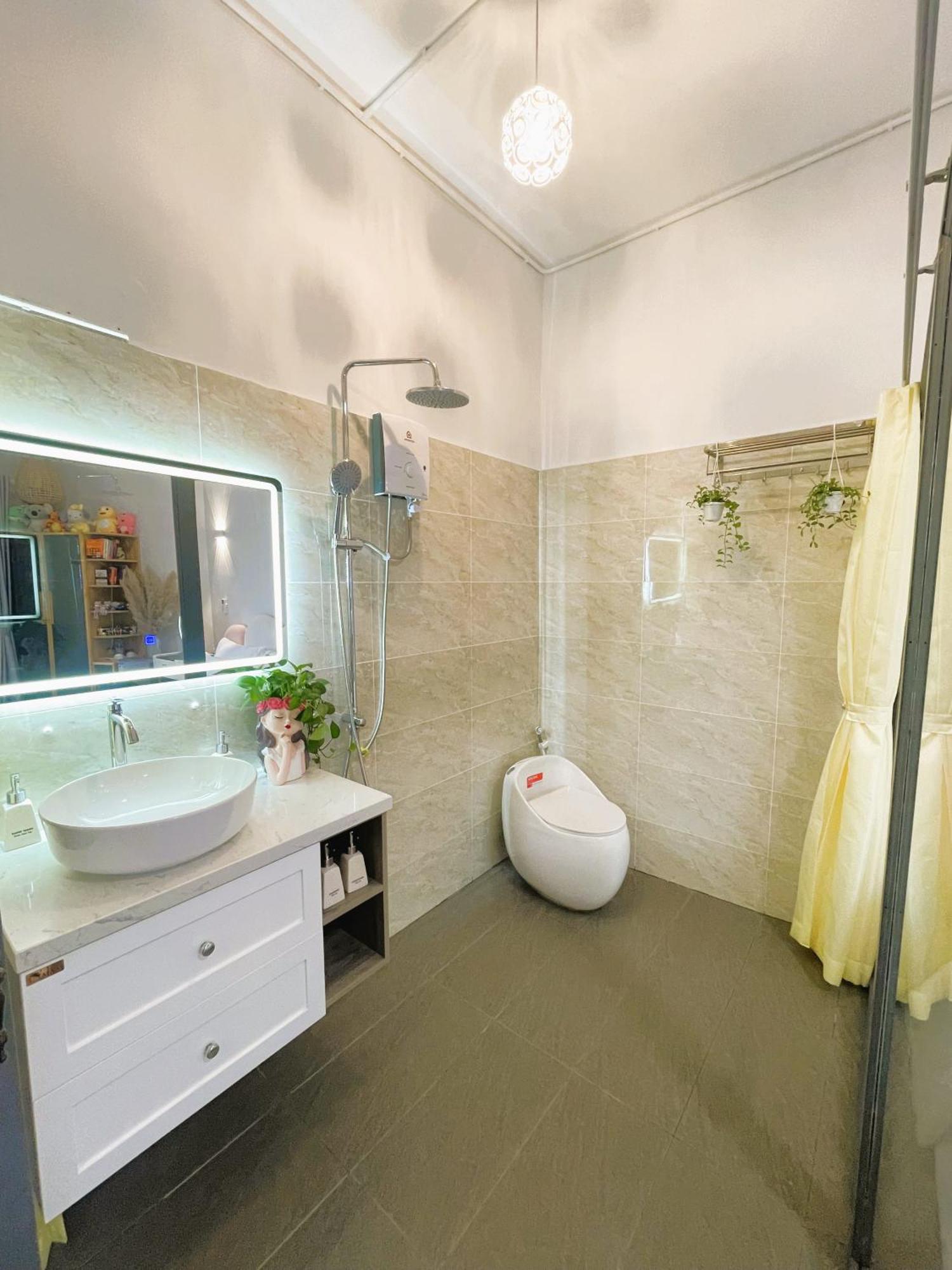6Even Hotel - Have A Staycation In The Cafe Apartments Building Хошимин Экстерьер фото