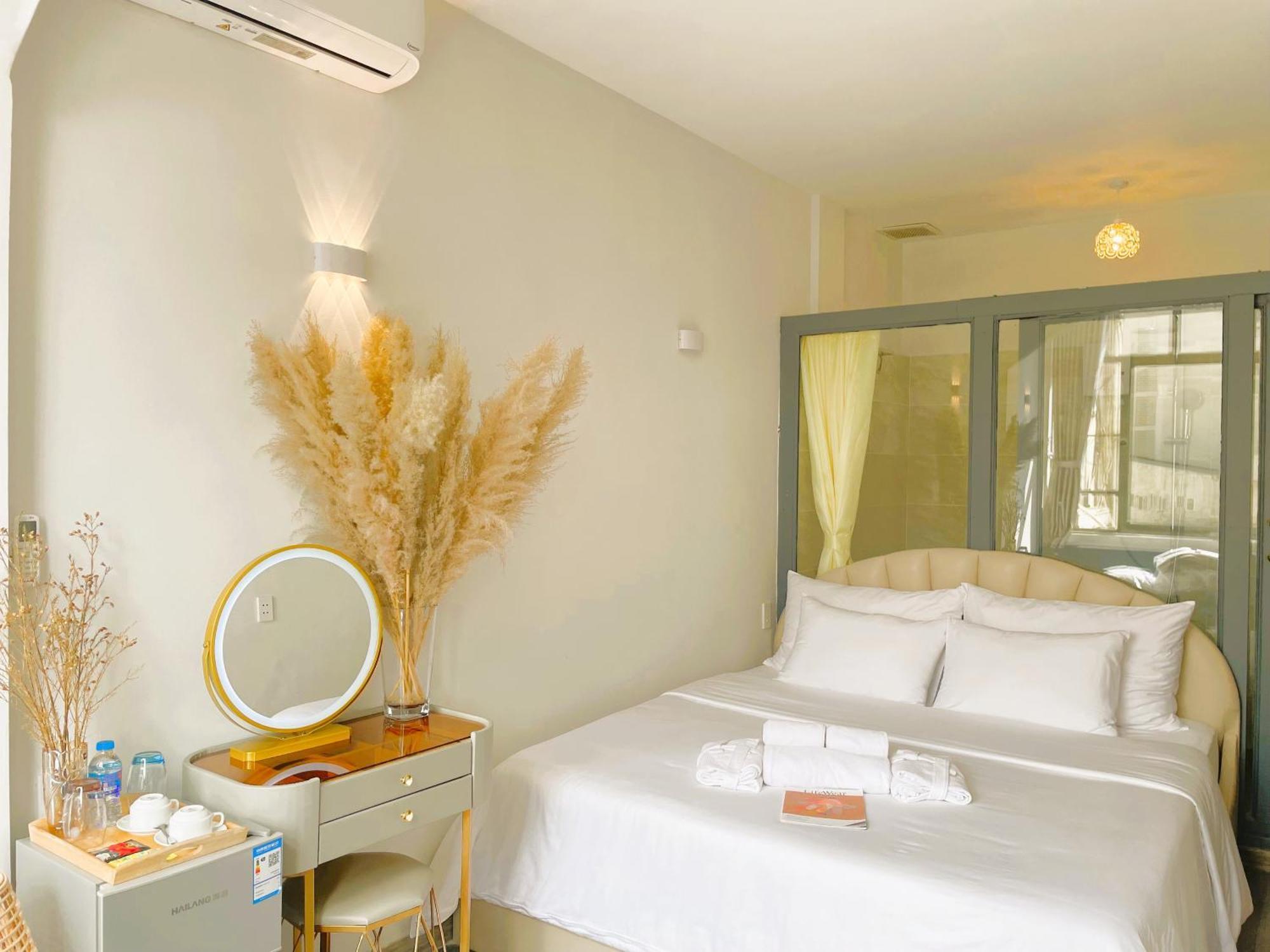6Even Hotel - Have A Staycation In The Cafe Apartments Building Хошимин Экстерьер фото