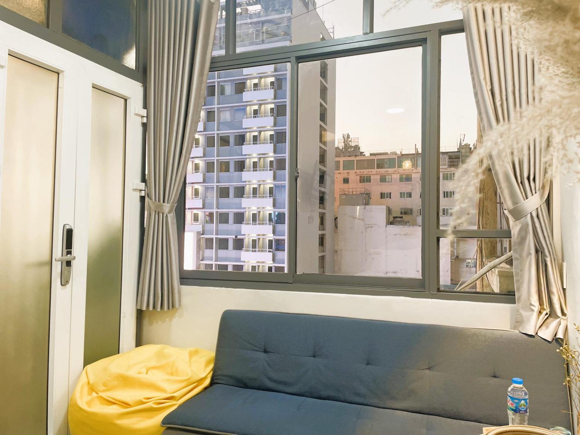 6Even Hotel - Have A Staycation In The Cafe Apartments Building Хошимин Экстерьер фото