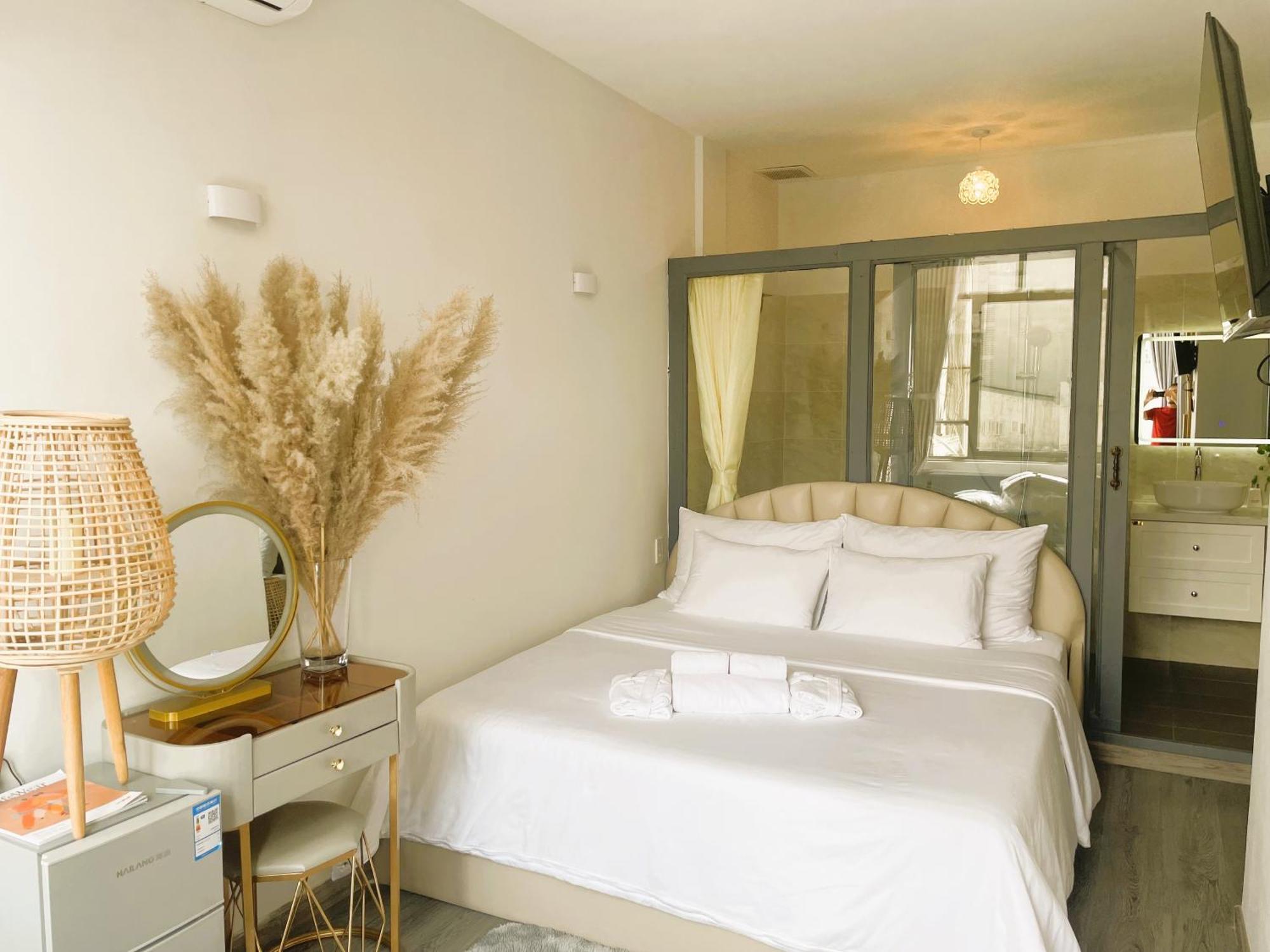 6Even Hotel - Have A Staycation In The Cafe Apartments Building Хошимин Экстерьер фото