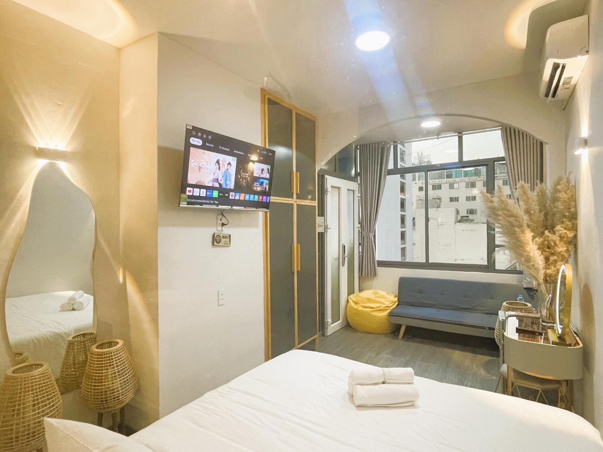 6Even Hotel - Have A Staycation In The Cafe Apartments Building Хошимин Экстерьер фото