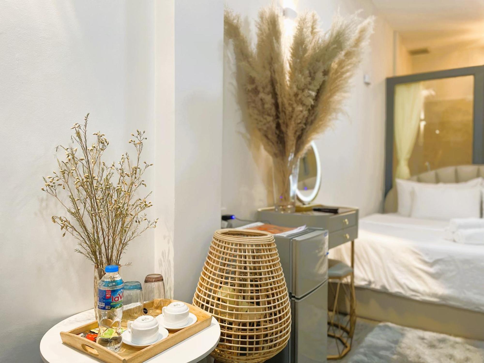 6Even Hotel - Have A Staycation In The Cafe Apartments Building Хошимин Экстерьер фото