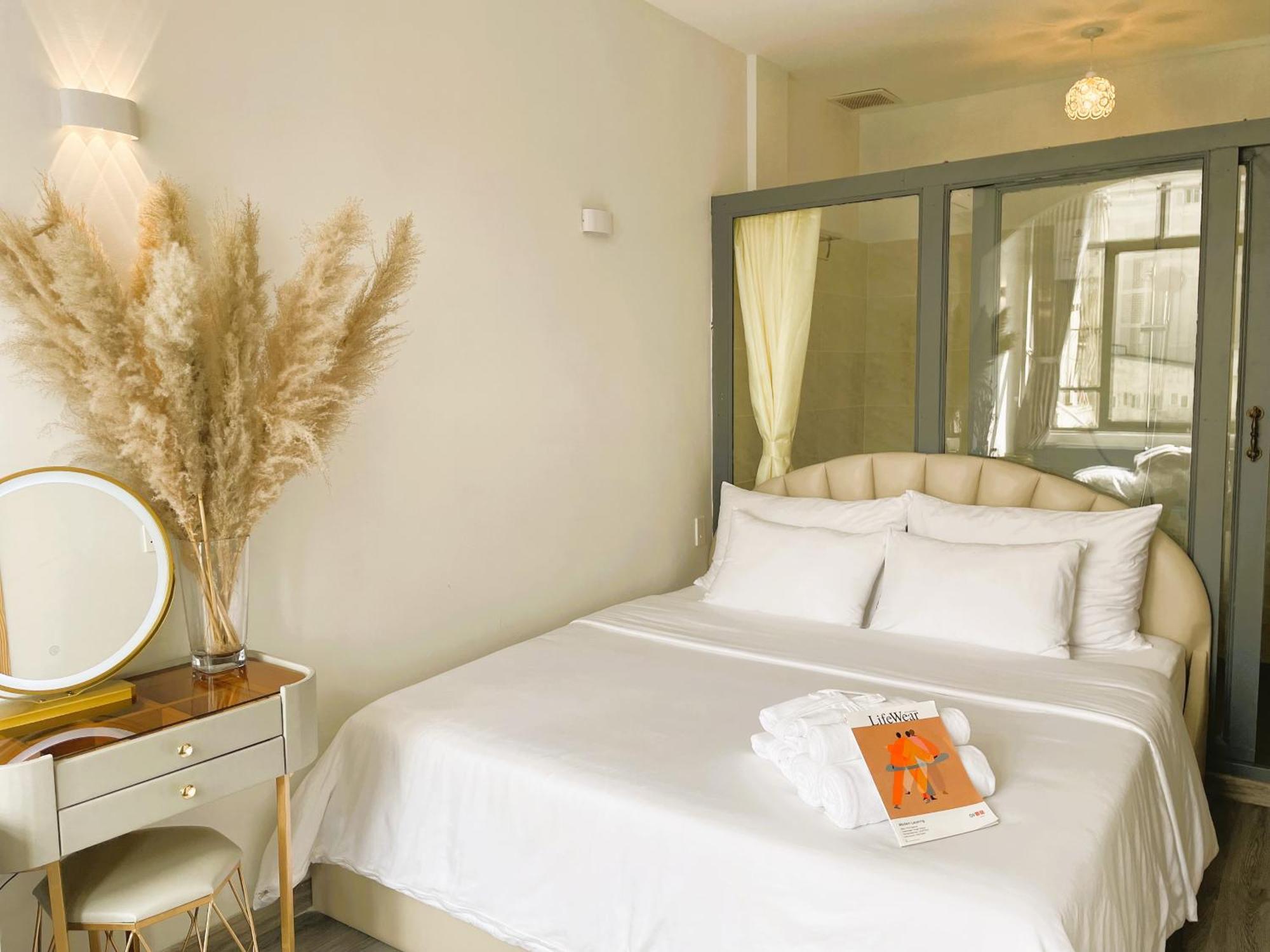 6Even Hotel - Have A Staycation In The Cafe Apartments Building Хошимин Экстерьер фото