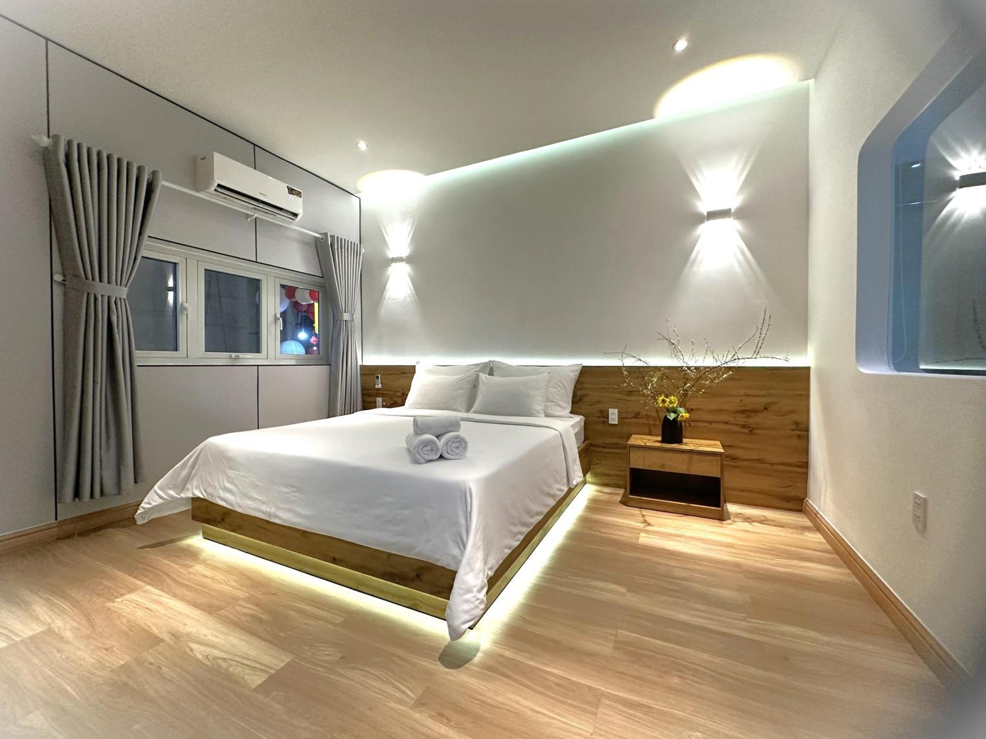 6Even Hotel - Have A Staycation In The Cafe Apartments Building Хошимин Экстерьер фото